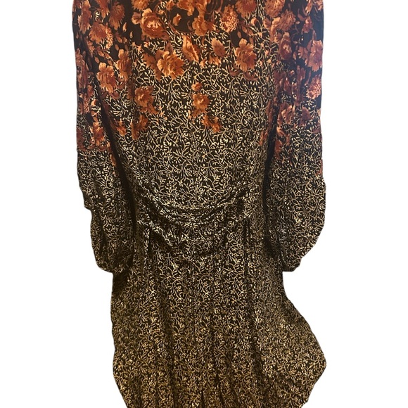 Maurice’s long sleeve dress. V cut top and tie back - Picture 5 of 9